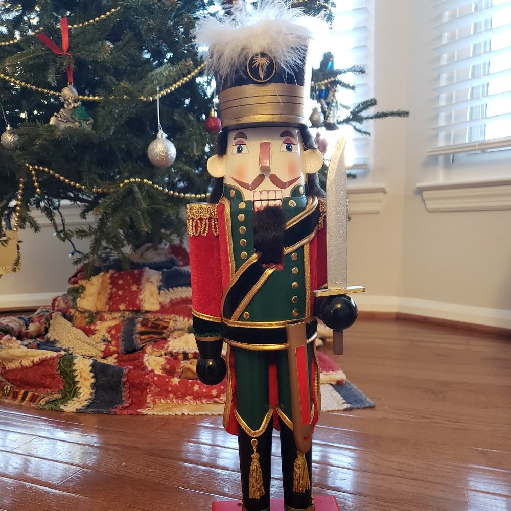 Soldier nutcracker
